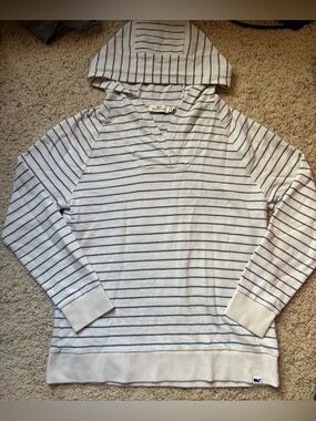 2016 Vineyard Vines blue and white striped hoodie